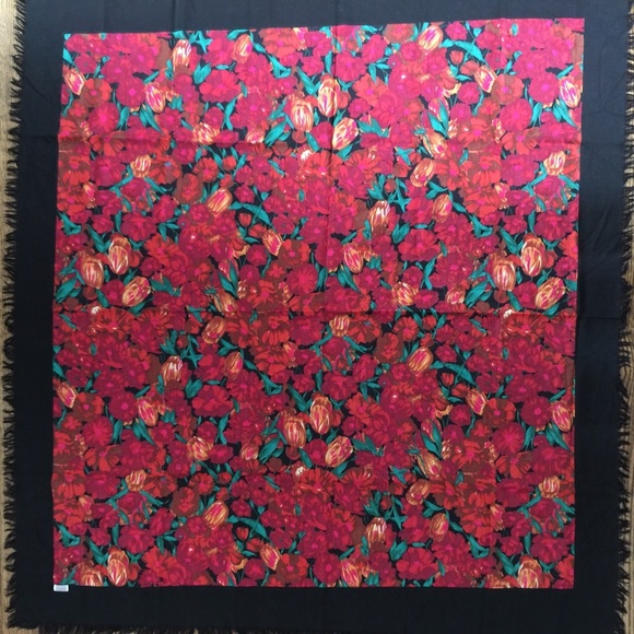 Gorgeous Willa New York Floral Print Scarf - Picture 3 of 8